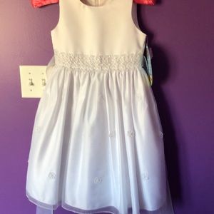🙏🏻 New. Communion or wedding flower girl dress